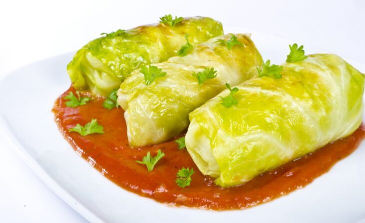 Along with gout, there will be a delicious dish with cottage cheese in Chinese cabbage