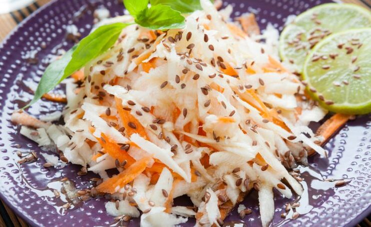 Apple, pumpkin and carrot salad - a source of vitamins for gout